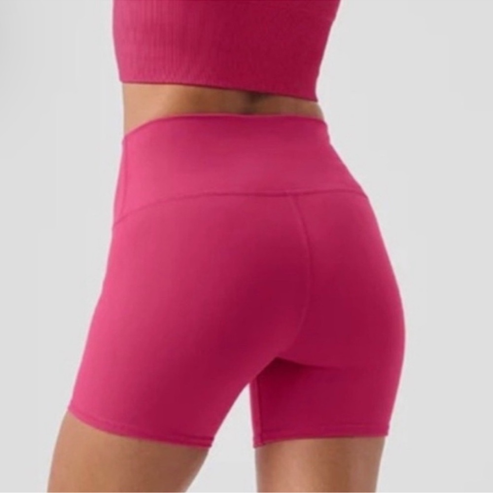 ALO Yoga Women's Vibrant Pink Bike Shorts - Picture 4 of 5